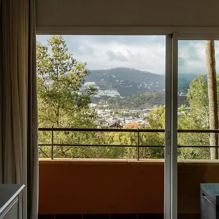 Magna Puerto Banus Family Only Apartment