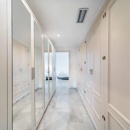 Magna Puerto Banus Family Only * マルベーリャ